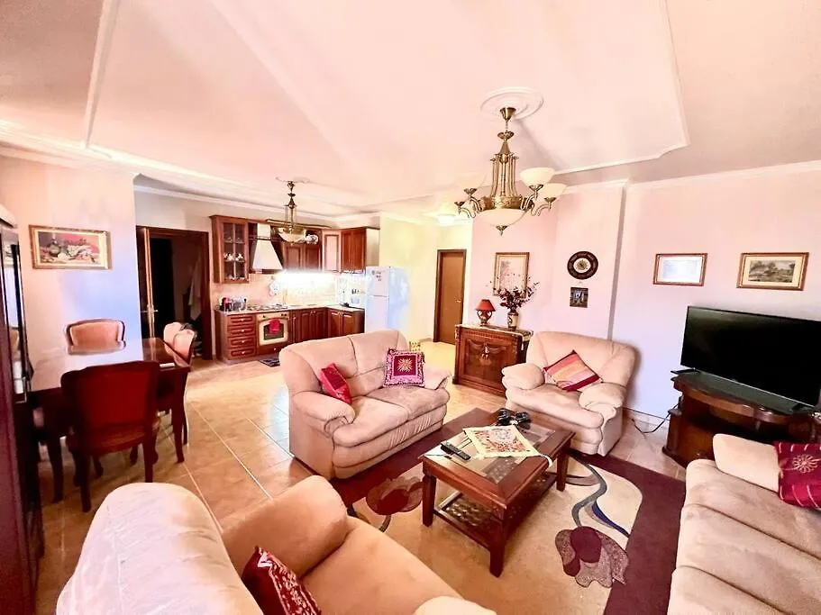 Central Tirana Flat Near Bazaar ألبانيا