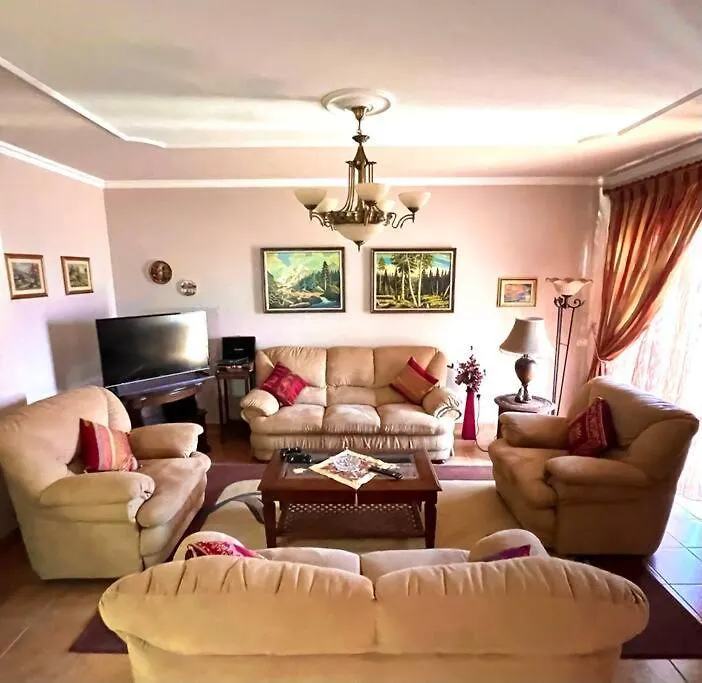 Central Tirana Flat Near Bazaar 0*,